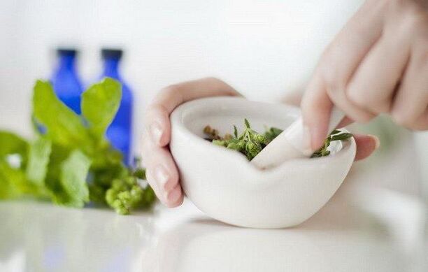 Ointments made from traditional medicine will relieve pain in the joints of the hands and feet