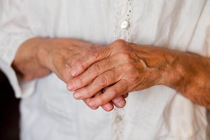 Pain in the joints of the hands often bothers elderly people
